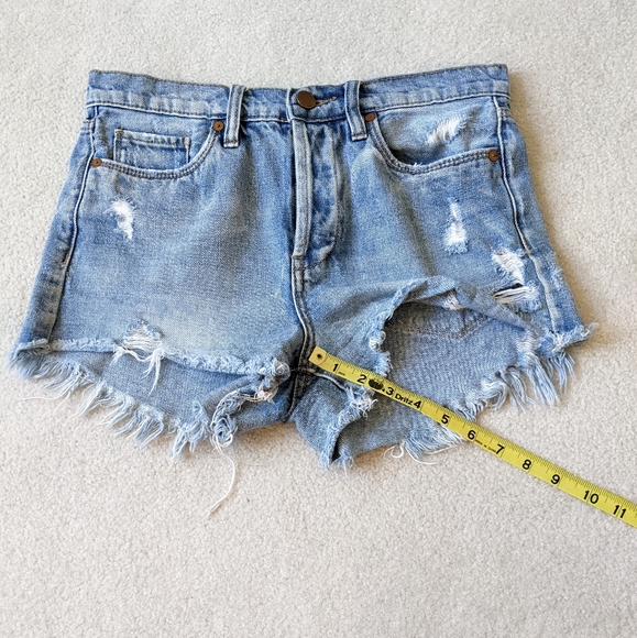 Blanknyc distressed cutoff jean shorts size 26 - Picture 6 of 8